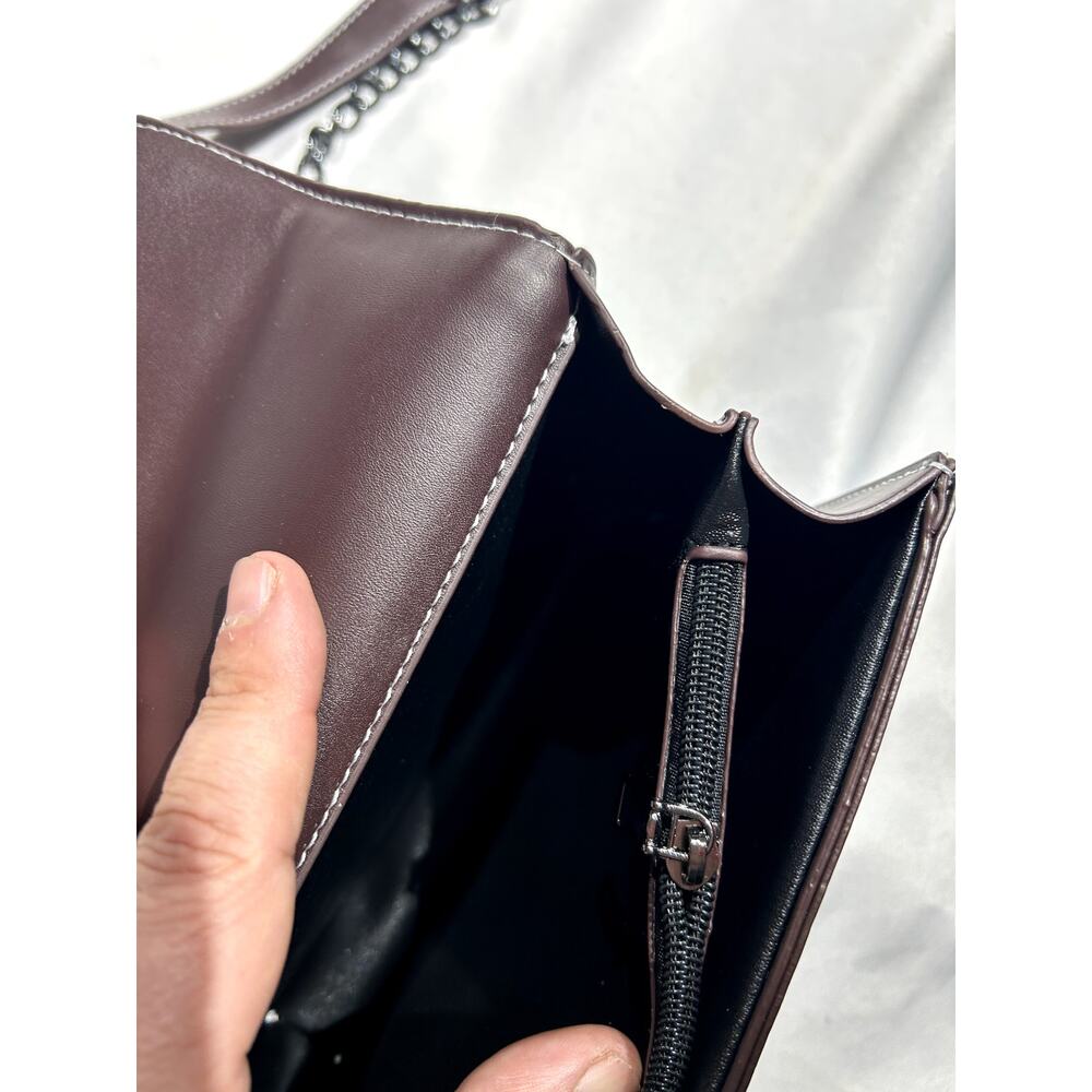 White "Fabulous" Bee Cross-body Bag 8.5x5.5x3 - Picture 8 of 9